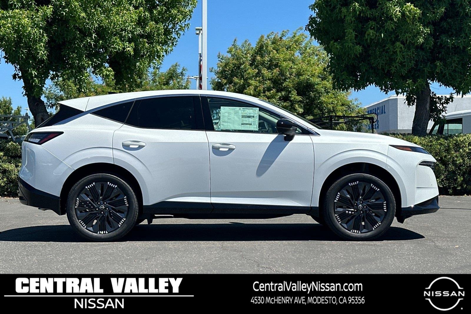 New 2026 Everest White Pearl Tricoat Nissan Platinum image 3