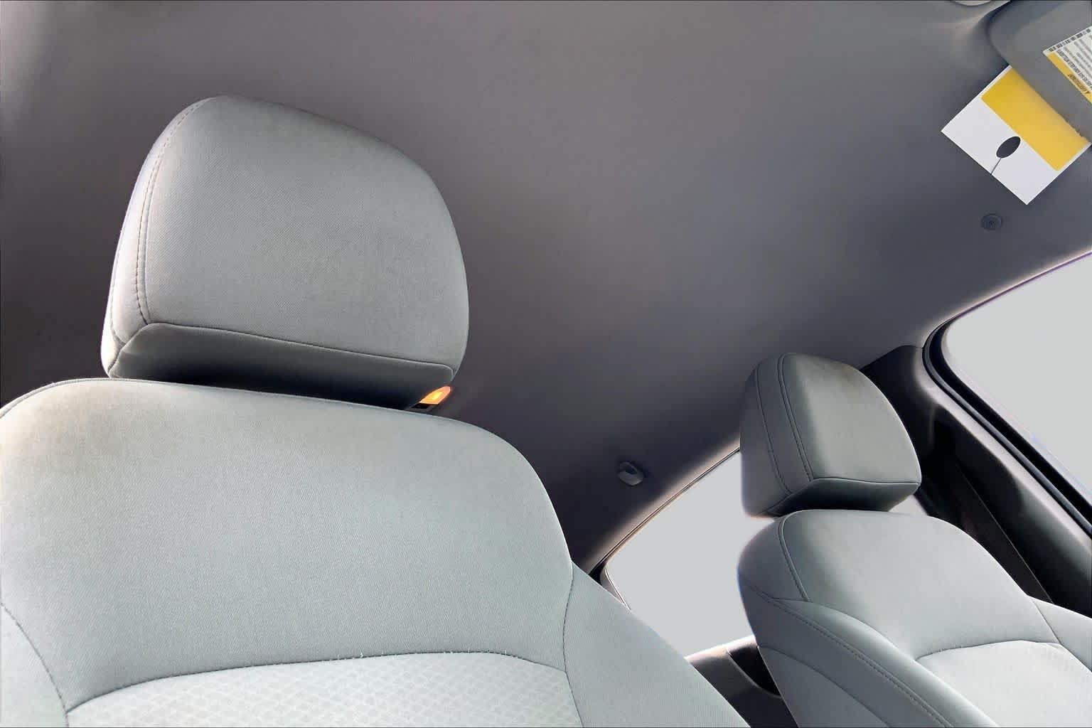 Used 2018 SUMMIT WHITE Chevrolet LT image 14