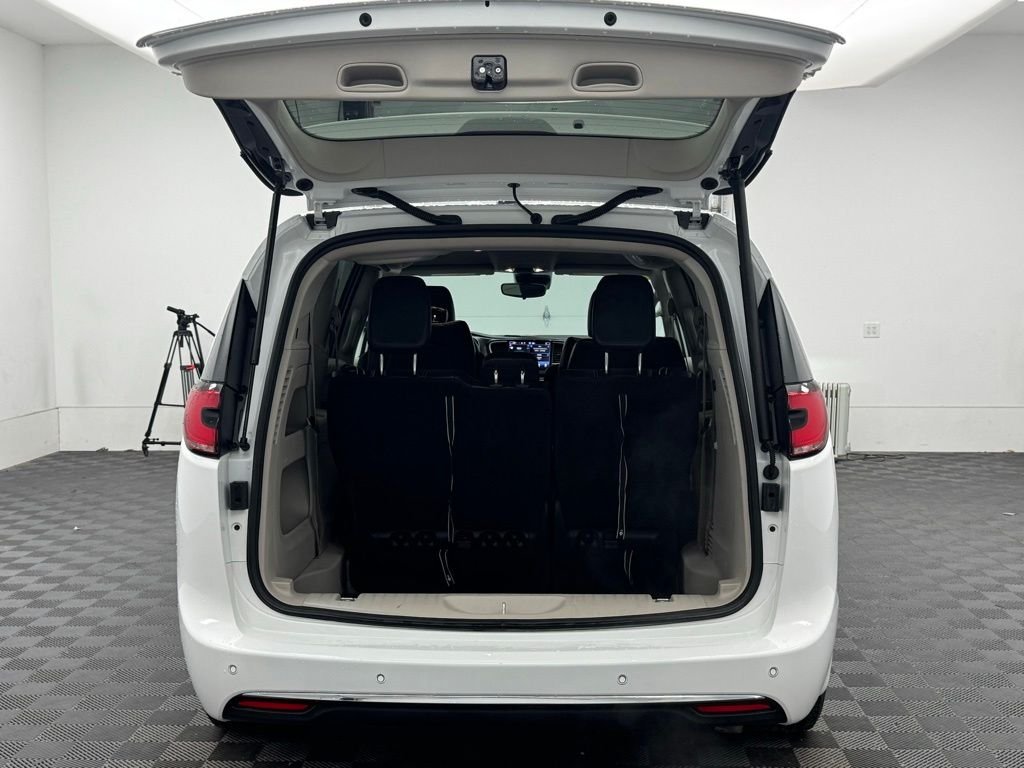 Used 2023 Bright White Clearcoat Chrysler Touring L image 9