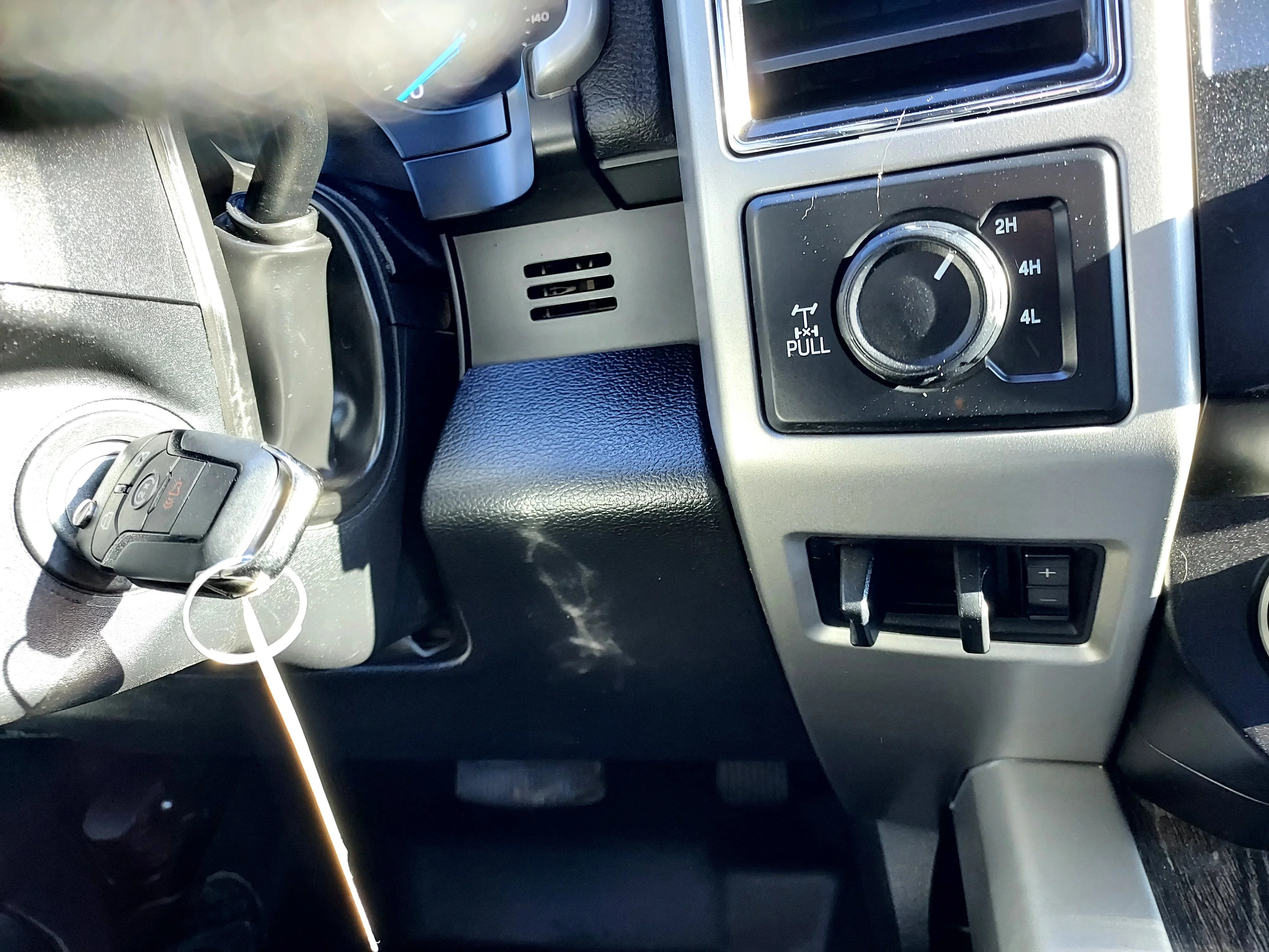 Used 2020 White Ford LARIAT image 37