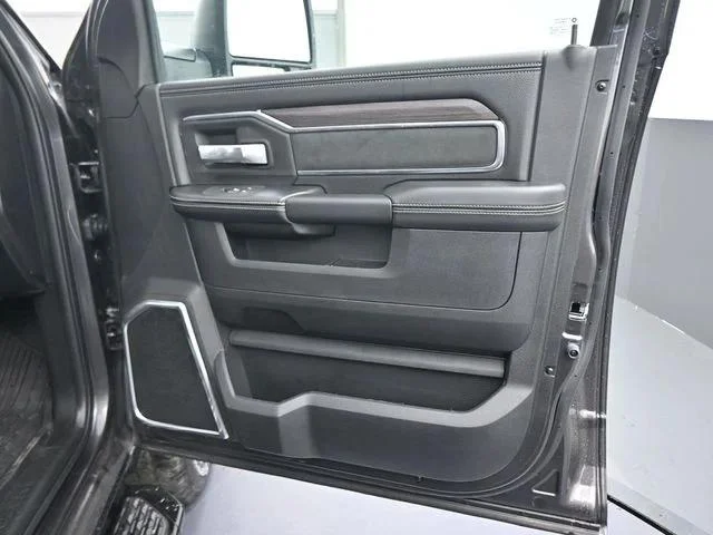 New 2026 Granite Crystal Metallic Clear-Coat Exterior Paint RAM LARAMIE image 22