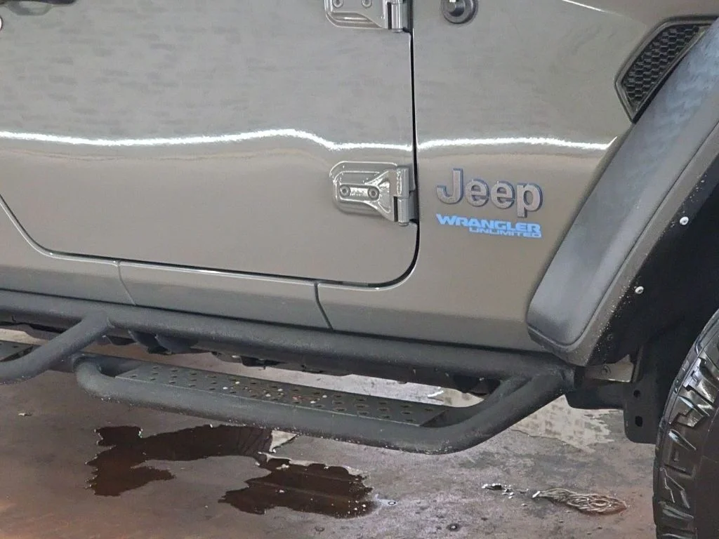 Used 2022 Sting-Gray Clearcoat Jeep Unlimited Rubicon 4xe image 9