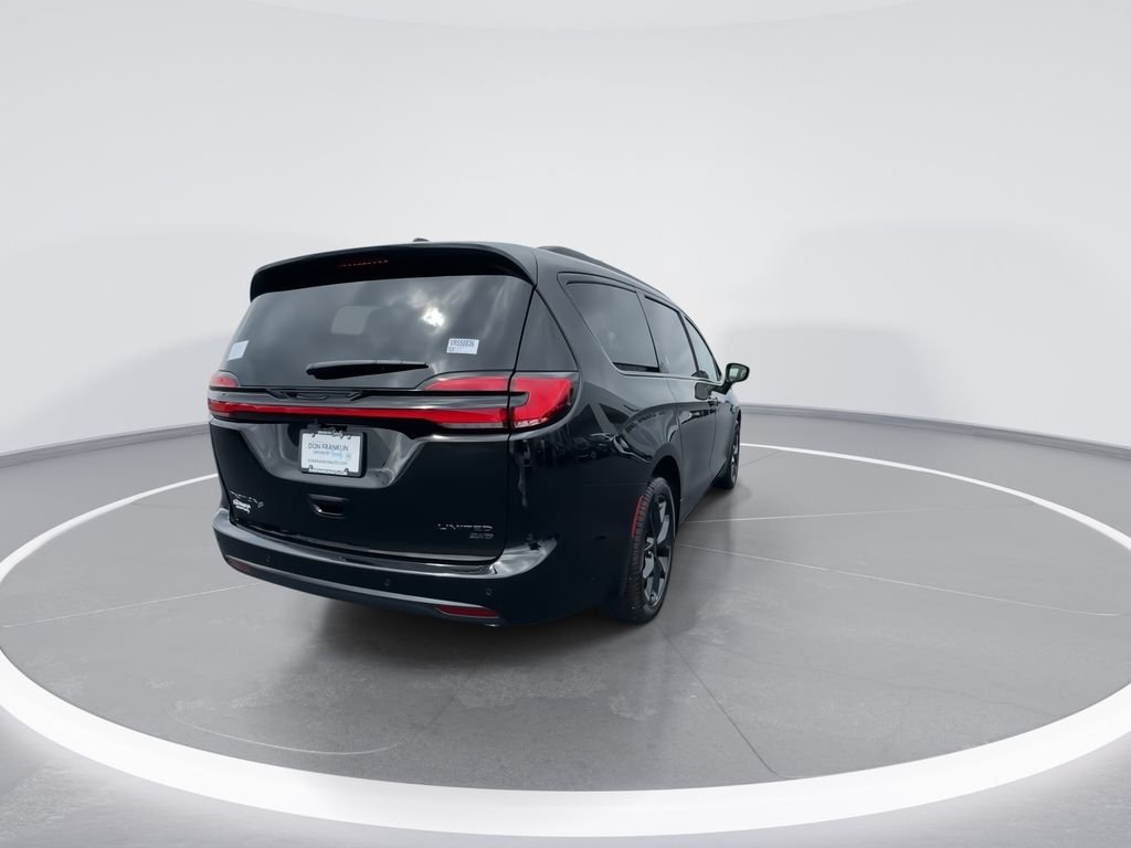 2027 Chrysler Pacifica Limited - Photo 7