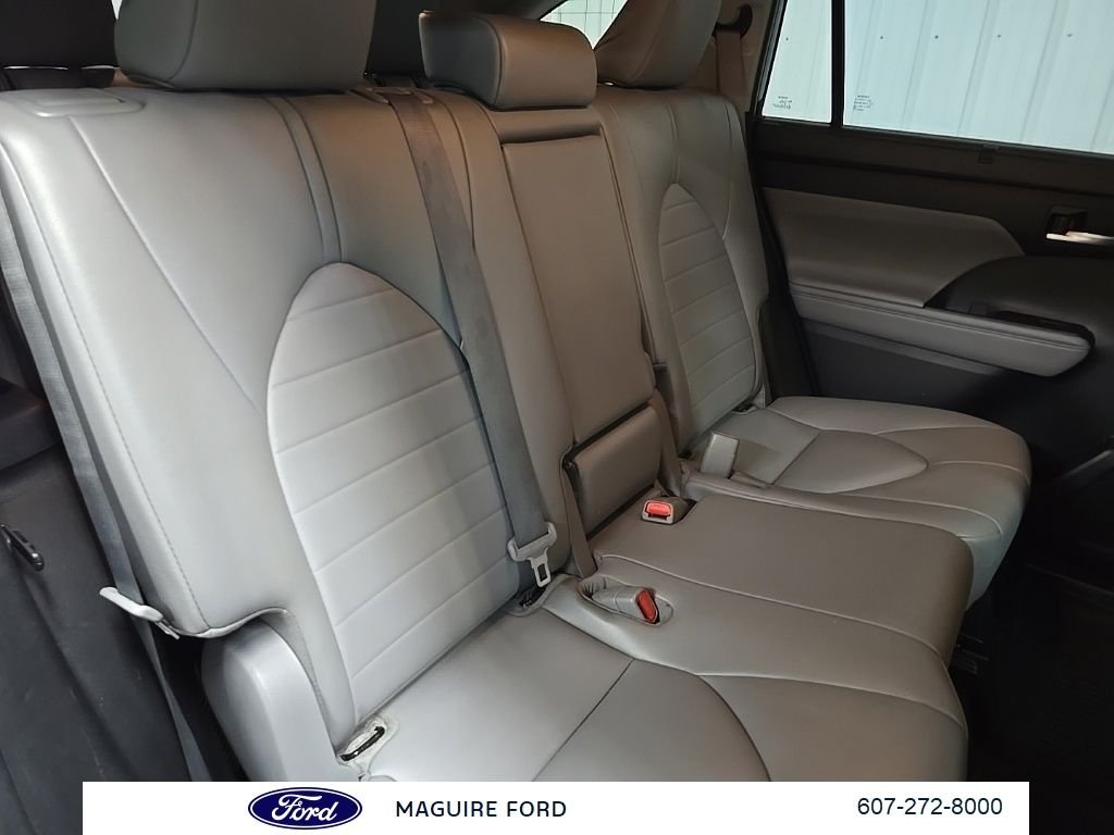 Used 2022 Moon Dust Toyota XLE image 20