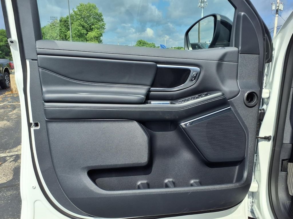 New 2027 Star White Metallic Tri-Coat Ford MAX Platinum image 11