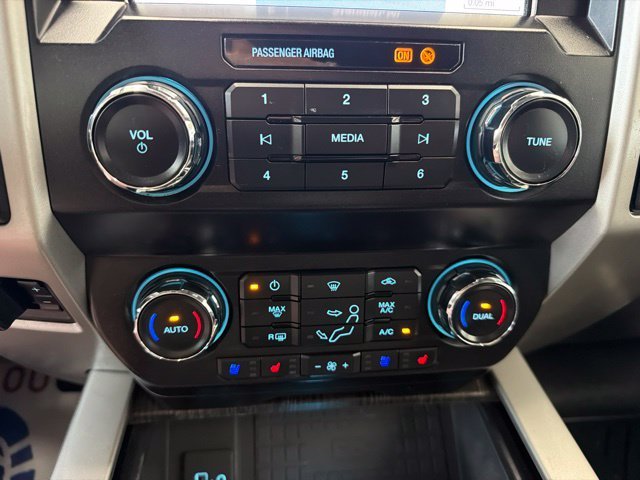 Used 2020 Black Metallic Ford Lariat image 23