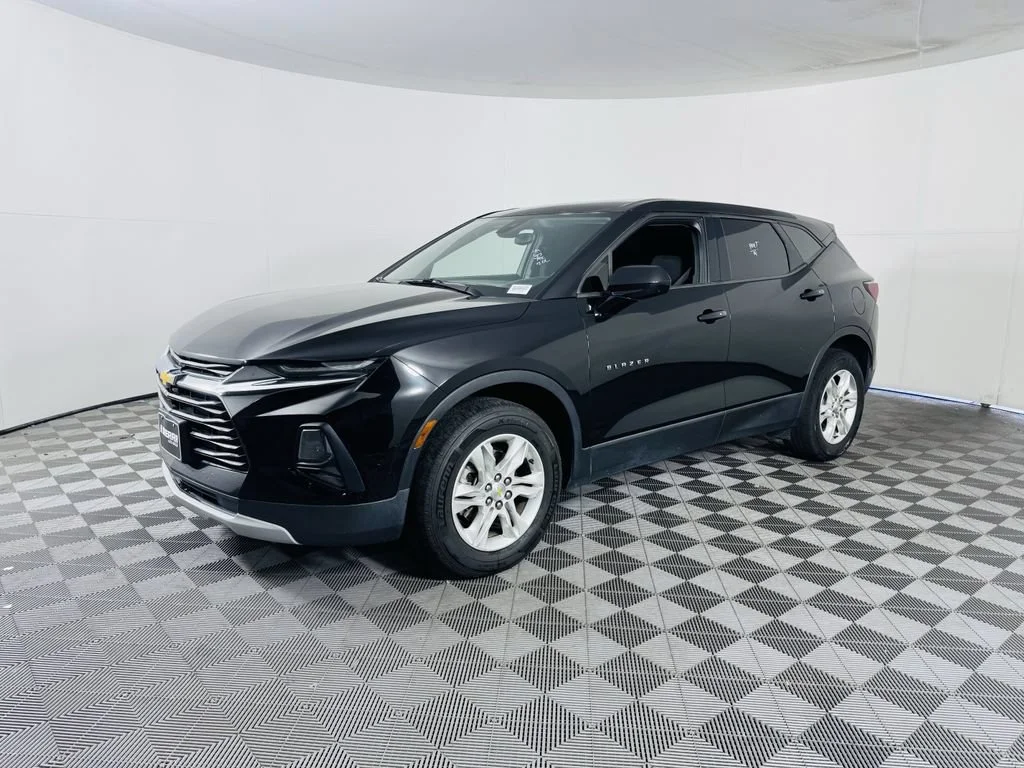 Used 2022 Black Chevrolet 2LT image 4