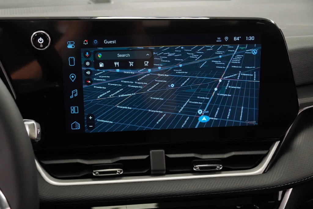 New 2027 Summit White Chevrolet LT image 24