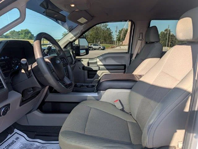 Used 2017 White Ford Lariat image 9