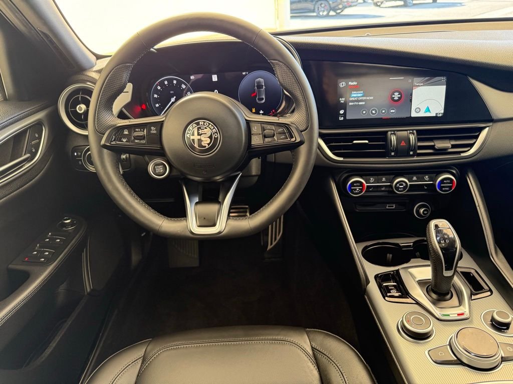 New 2025 Moonlight Gray Metallic Exterior Paint Alfa Romeo Base image 23