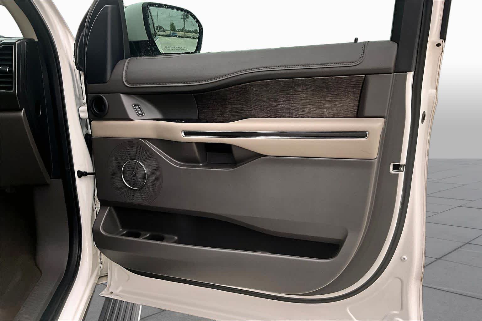 Used 2019 White Platinum Metallic Tri-Coat Ford Limited image 20