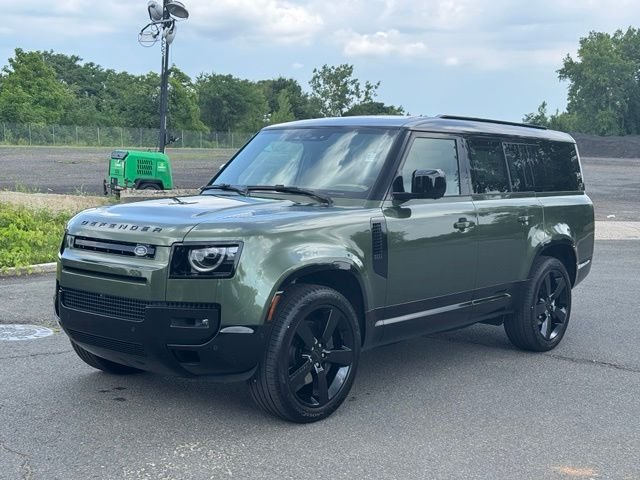 New 2026 Woolstone Green Land Rover X-Dynamic SE image 1