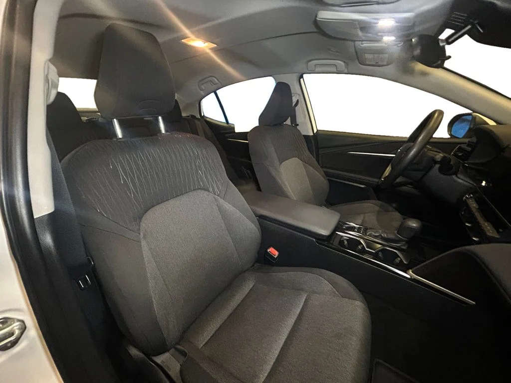 Used 2025 Ice Toyota LE image 15