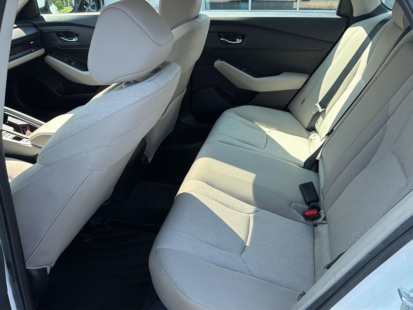 Used 2023 Platinum White Pearl Honda EX image 11