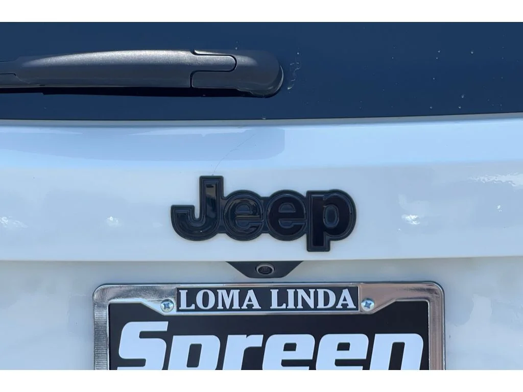 Used 2017 Alpine White Jeep Altitude image 17