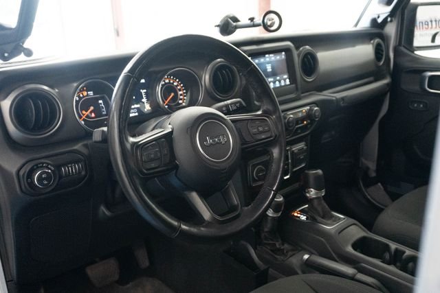 Used 2022 Silver Jeep Willys image 5