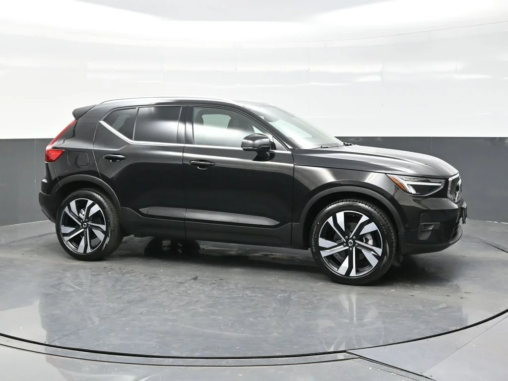 Certified Used 2025 Onyx Black Volvo Plus image 8