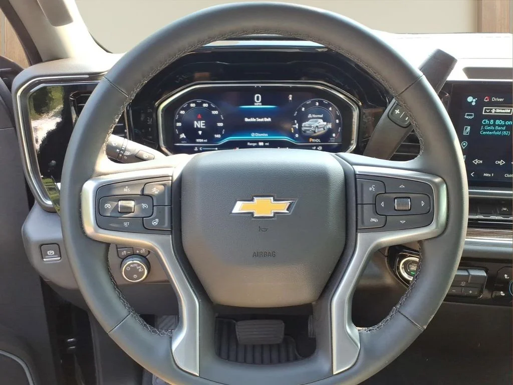 Used 2025 Black Chevrolet LT image 9