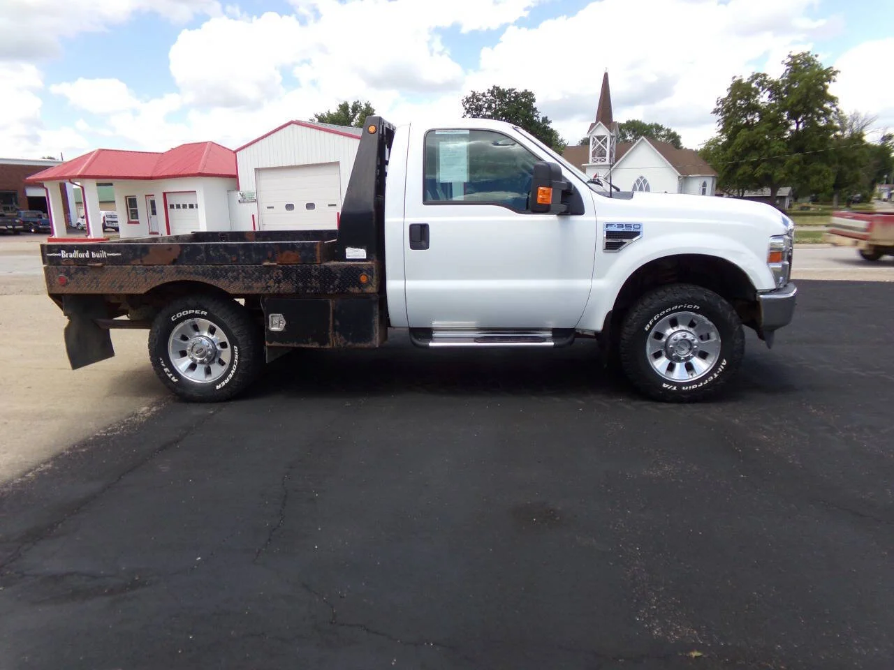 Used 2010 White Ford XL 4x4 2dr Regular Cab 8 ft. LB SRW Pickup image 5