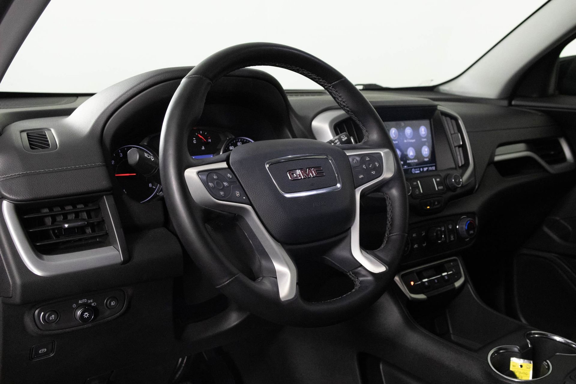 2023 GMC TERRAIN - Image 3