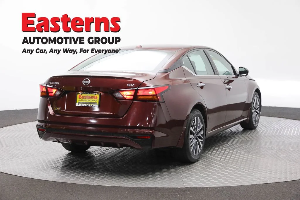 Used 2023 Red Nissan 2.5 SV image 5