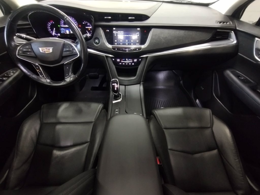 Used 2019  Cadillac Luxury image 23