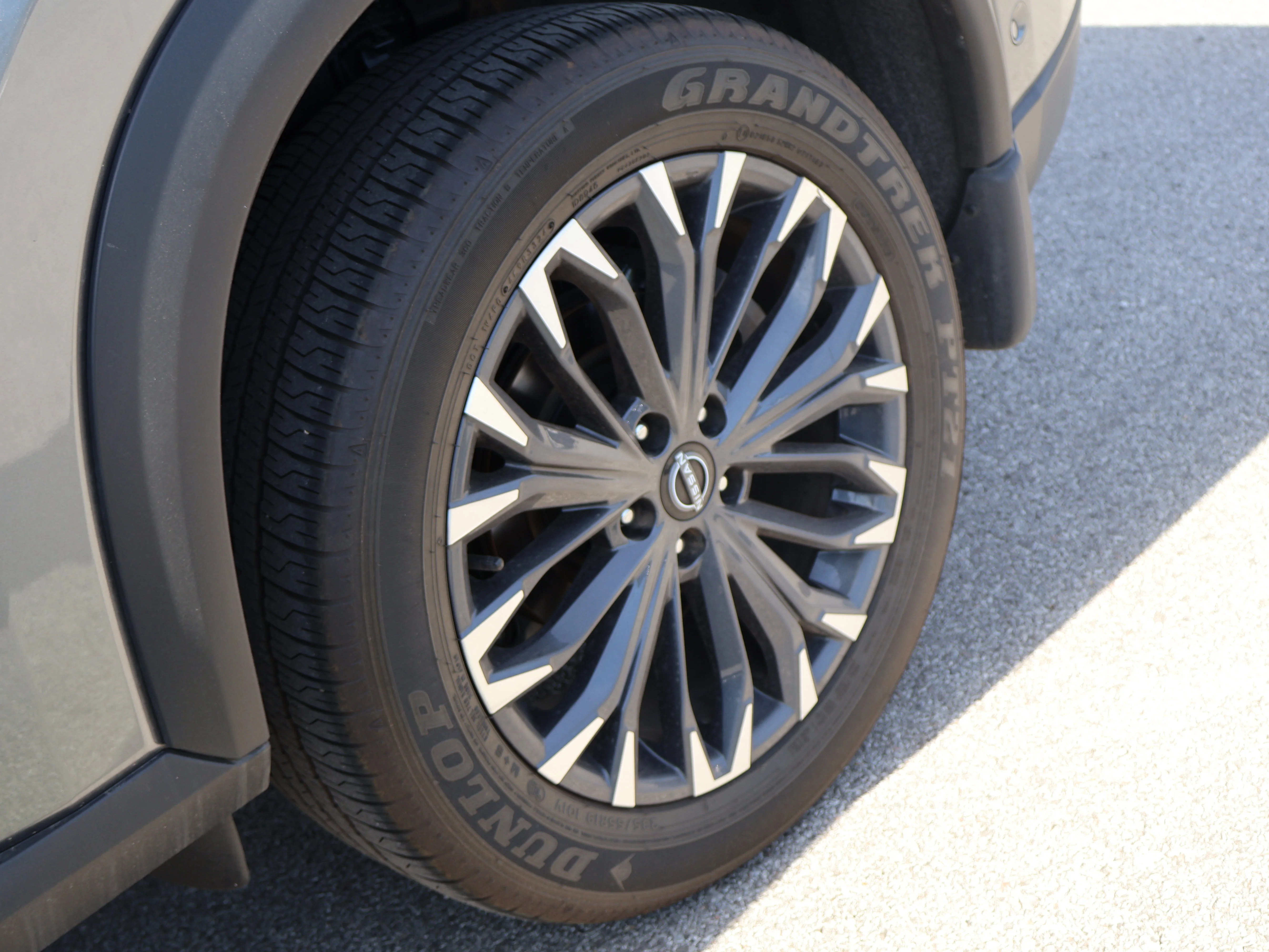 Used 2025 Gun Metallic Nissan SL image 40