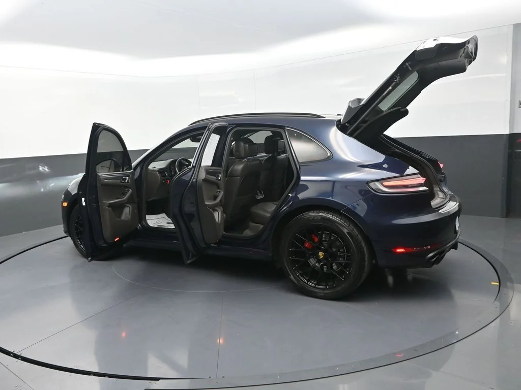Used 2021  Porsche GTS image 33