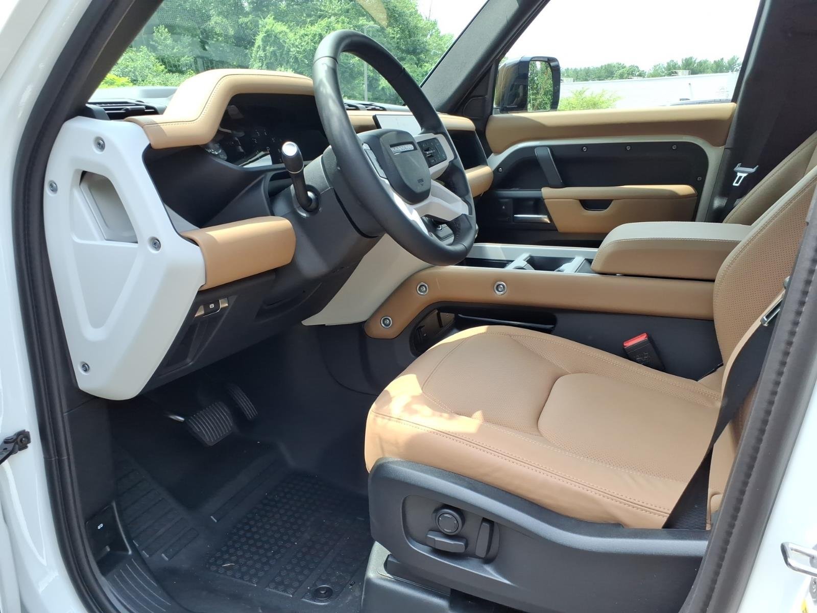 New 2026 Fuji White LAND ROVER X-Dynamic SE image 17