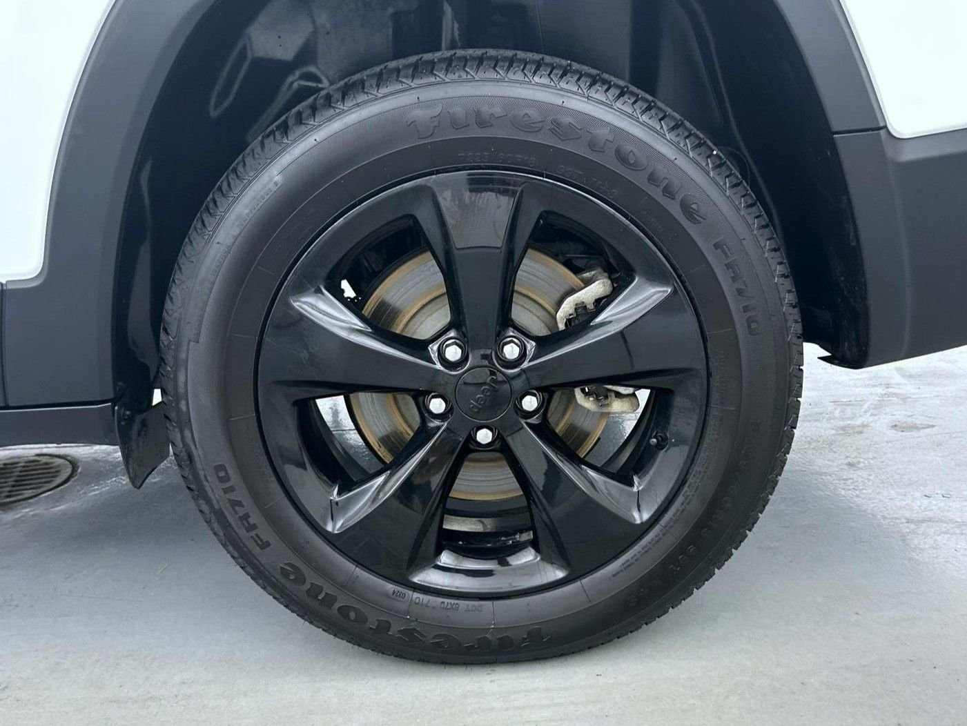 Used 2021 White Jeep Altitude image 22