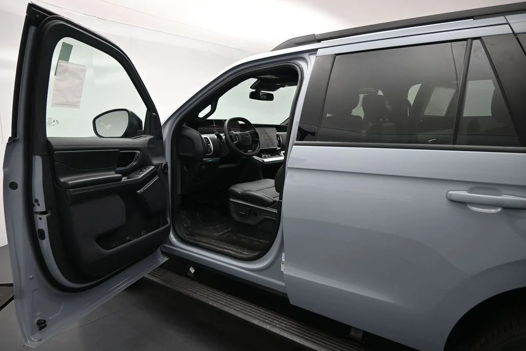 New 2026 Glacier Gray Metallic Tri-Coat Ford Platinum image 8