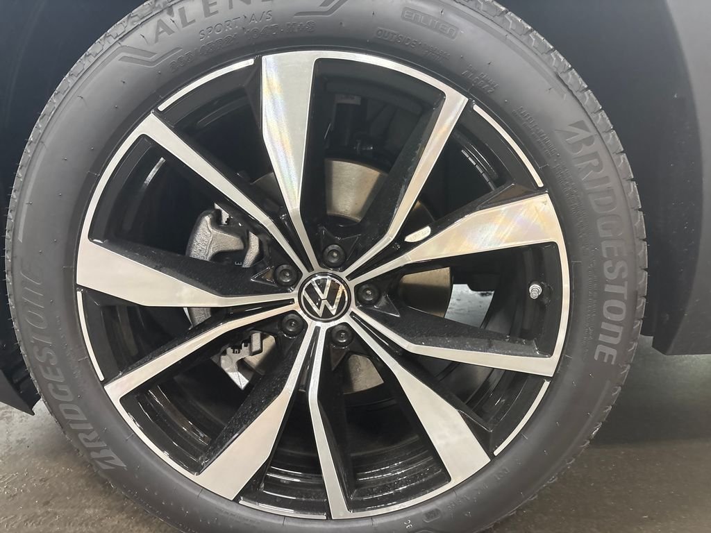 New 2026 White/off-white Volkswagen 2.0T SEL Premium R-Line image 21
