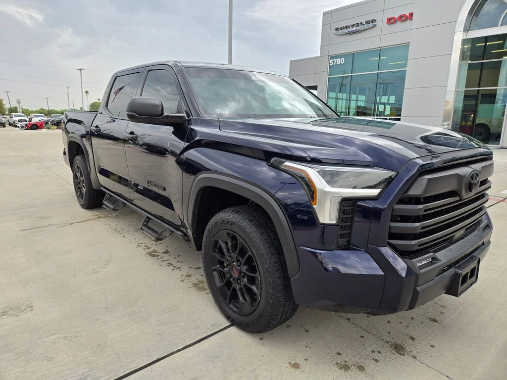 Used 2023  Toyota SR5 image 1