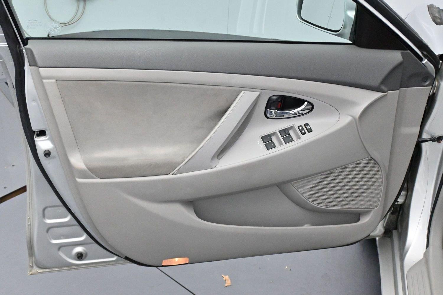 Used 2010 Classic Silver Metallic Toyota LE image 10