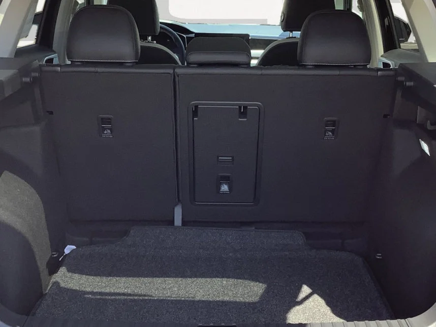 New 2026 DEEP BLACK Volkswagen SE image 12