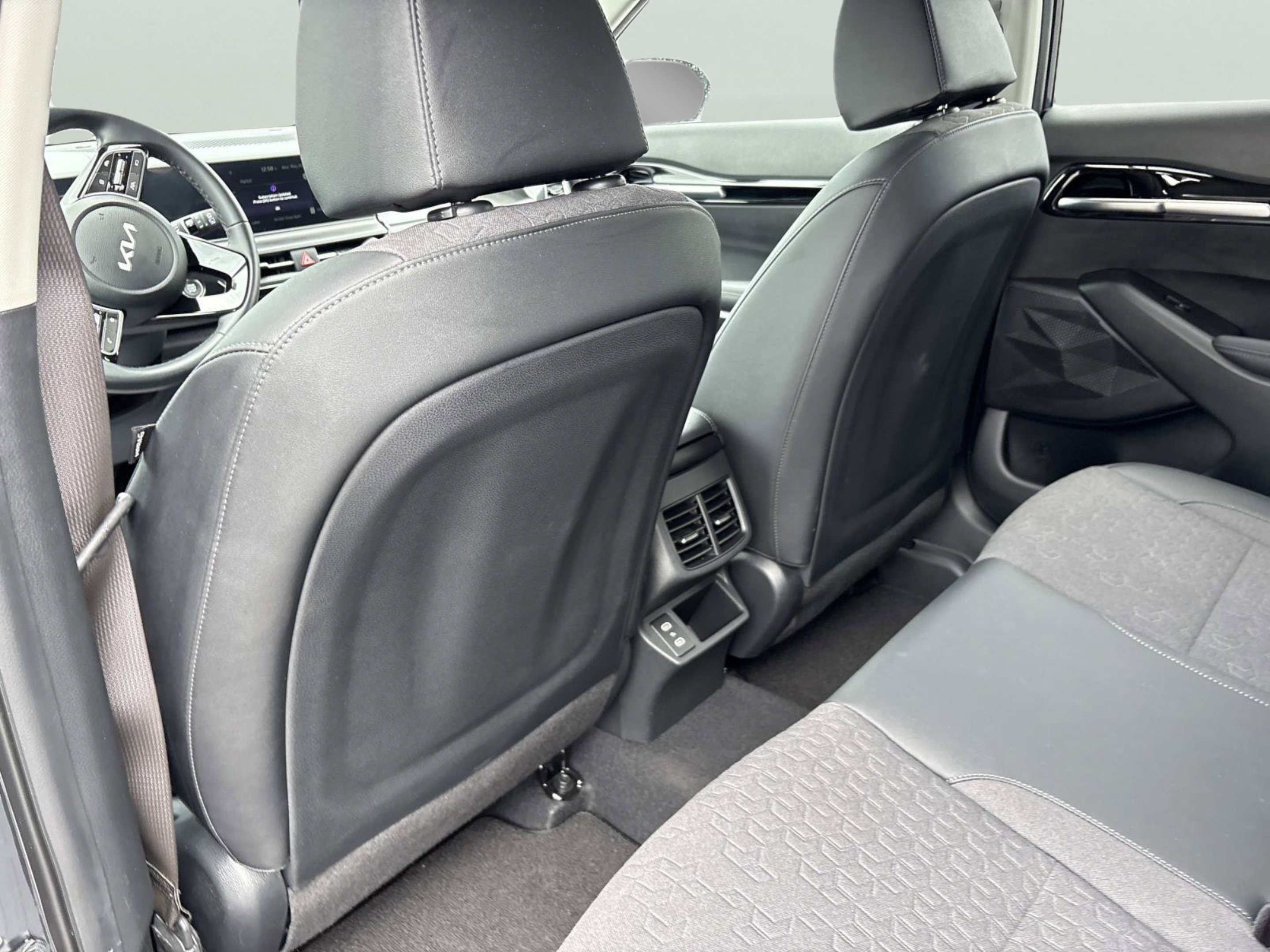2025 Kia Seltos S - Photo 13