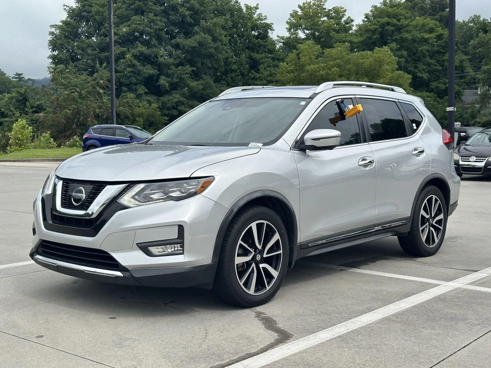 Used 2017 Brilliant Silver Nissan SL image 3