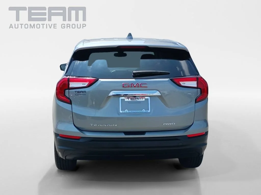 Used 2024 Sterling Metallic GMC SLE image 6