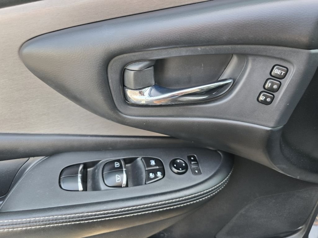 Used 2020 Gray Nissan SL image 18