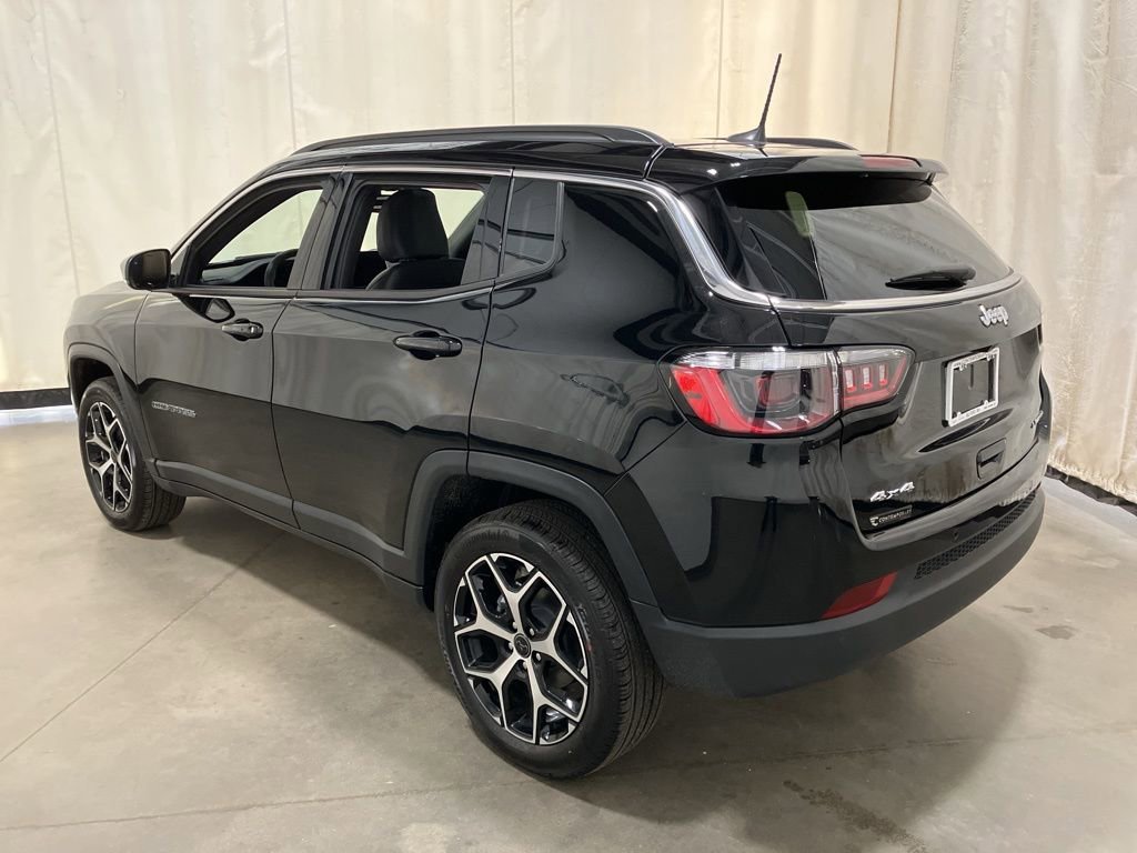 New 2026 Diamond Black Crystal Pearl-Coat Exterior Paint Jeep Limited image 20