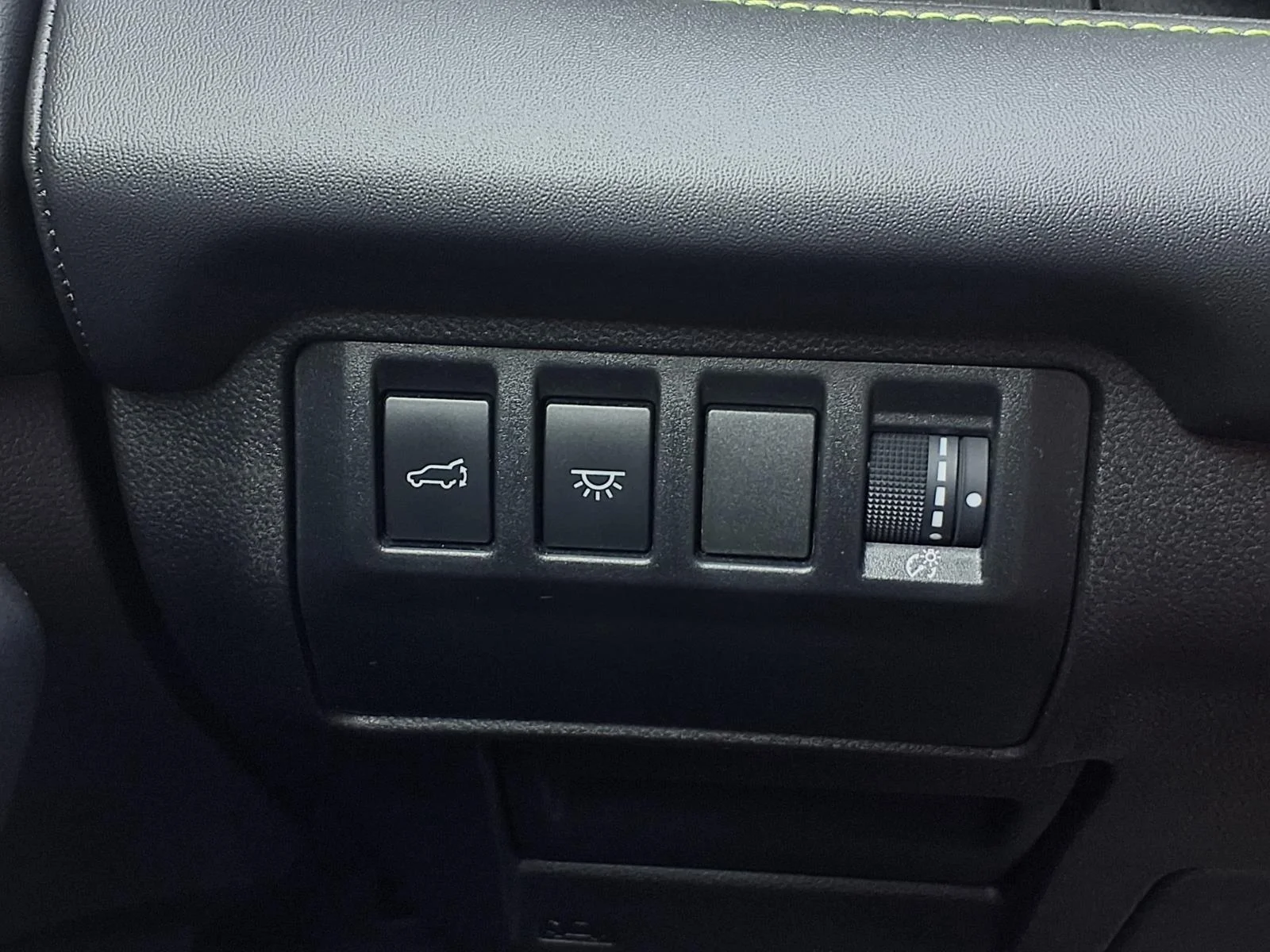Used 2025 Crystal White Pearl Subaru Onyx Edition Touring image 16
