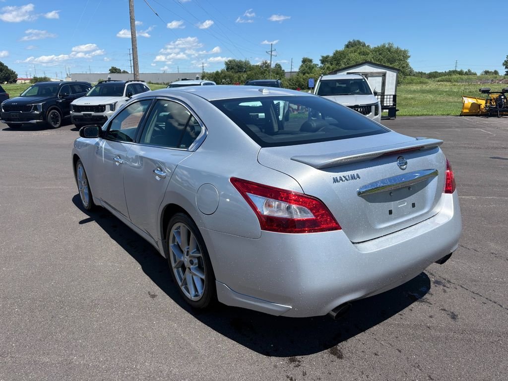 Used 2010 Radiant Silver Metallic Nissan 3.5 SV image 2