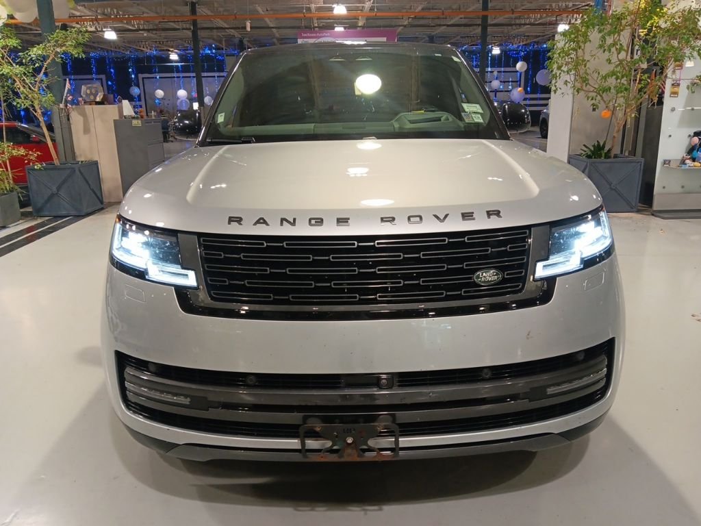 Certified Used 2024 Silver Land Rover SE image 5