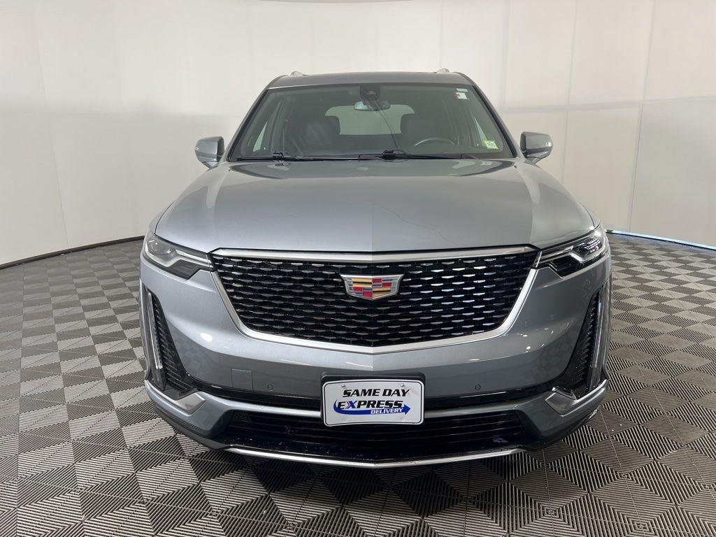 Used 2025 Silver Metallic Cadillac Premium Luxury image 34