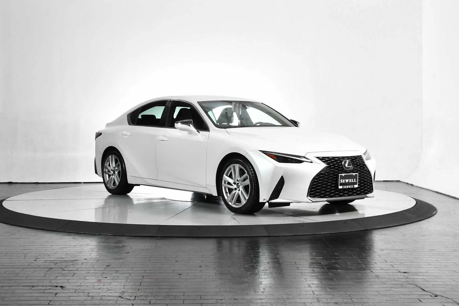 Certified Used 2021 Eminent White Pearl Lexus  image 9