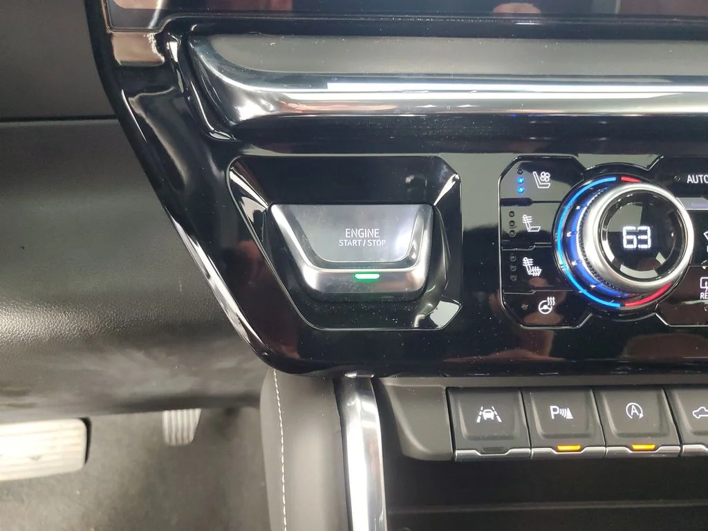Used 2025 White GMC Denali Ultimate image 20