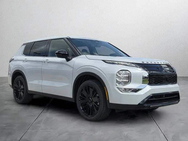 2026 Mitsubishi Outlander LE FWD's photo