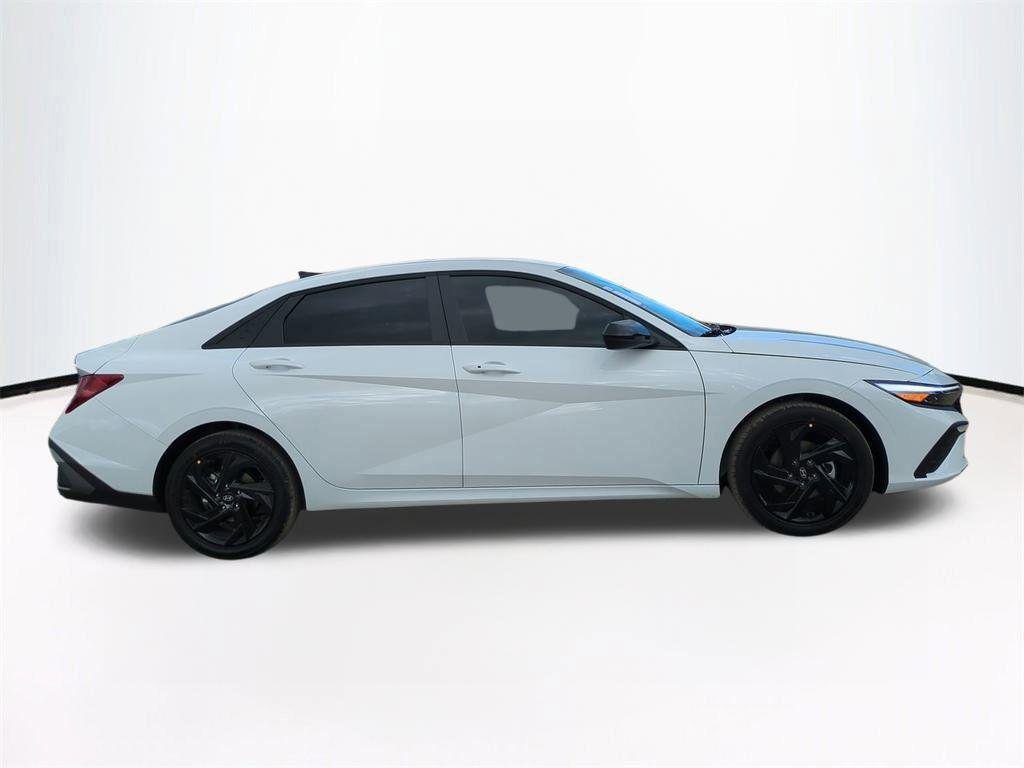 New 2026 White Hyundai SEL Sport image 4