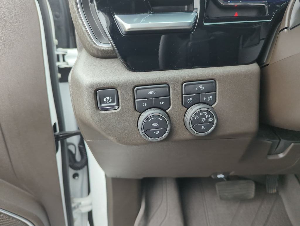 Used 2025 White Chevrolet RST image 19