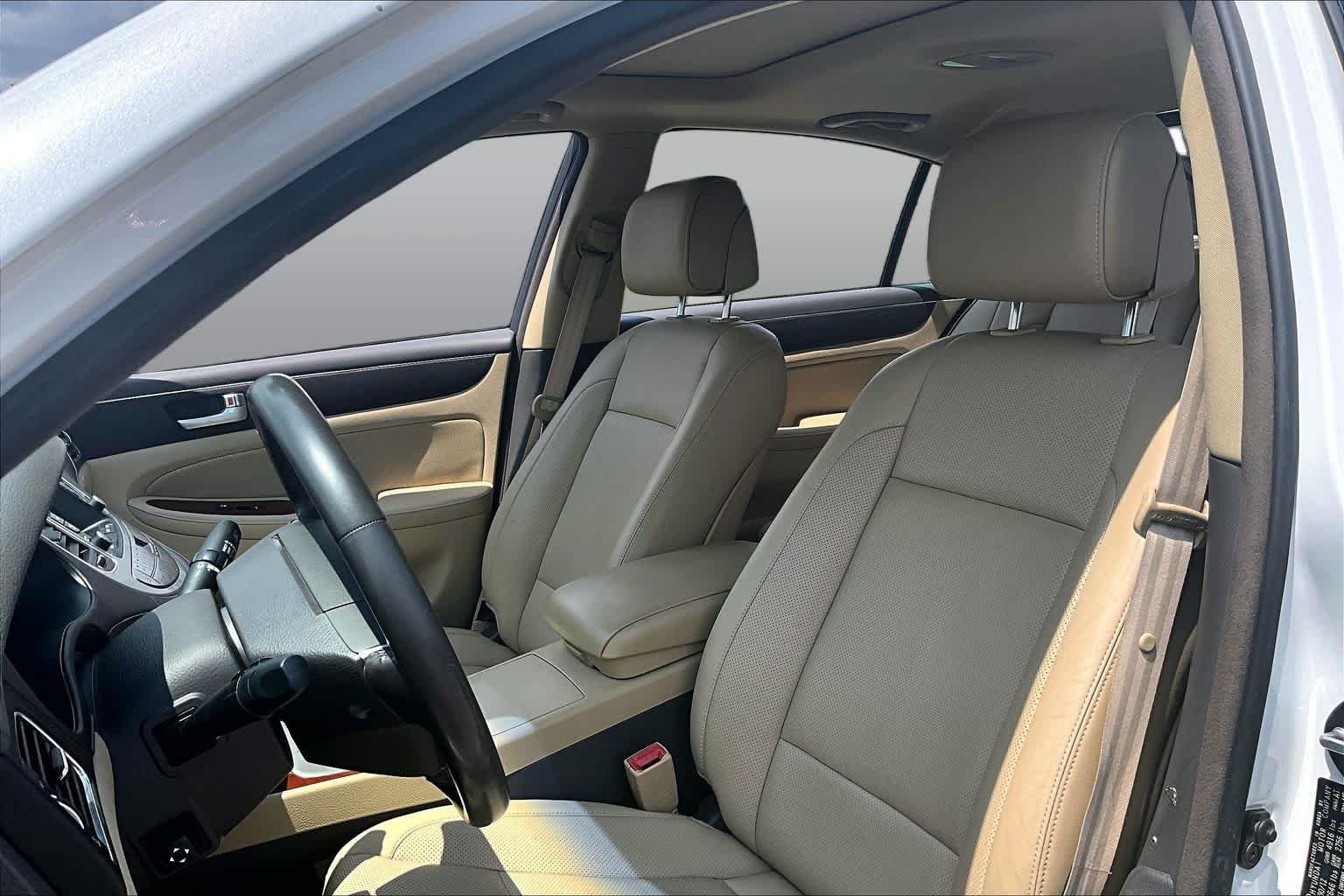 Pre-Owned 2013 Hyundai Genesis 3.8L